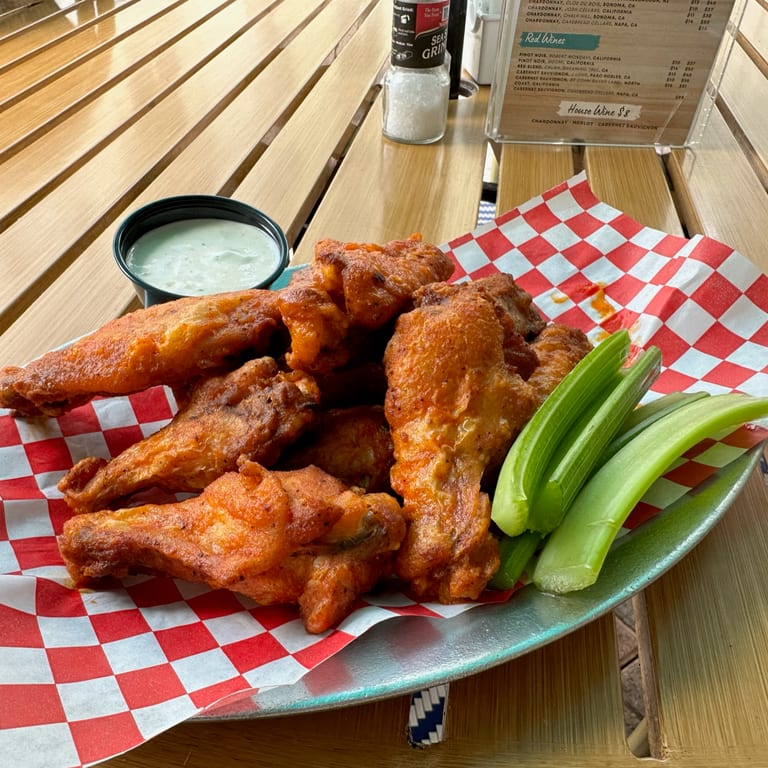 Delicious Wings: A Crowd Favorite